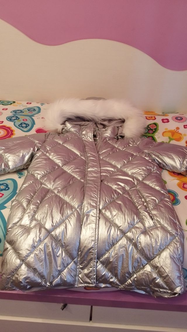 Abrigo plateado acolchado niña
