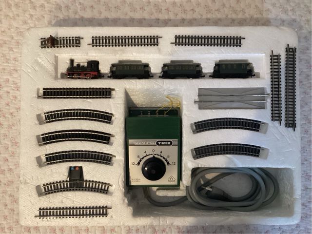 Minitrix ha impostato un treno elettrico completo