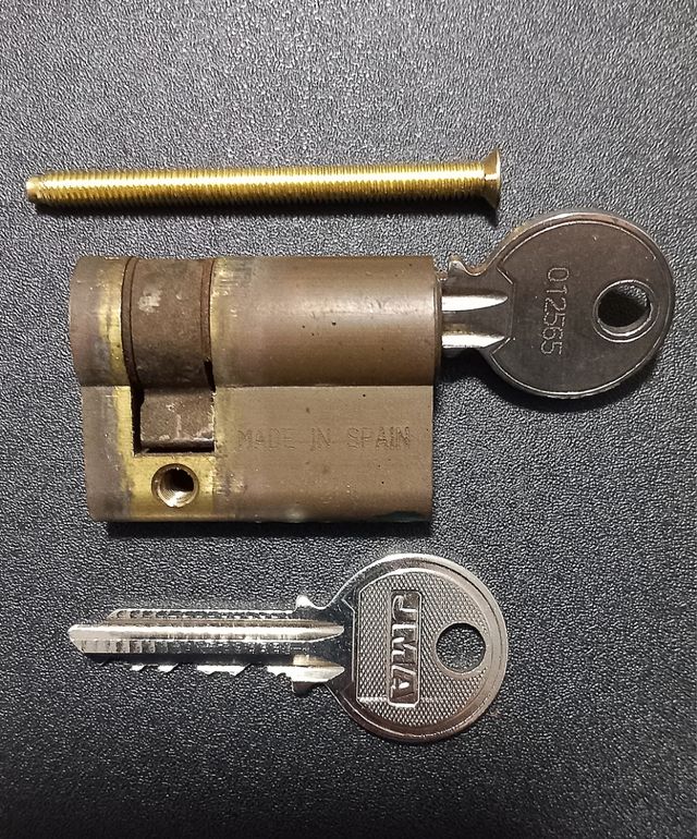 Cerradura Bombín con llave 