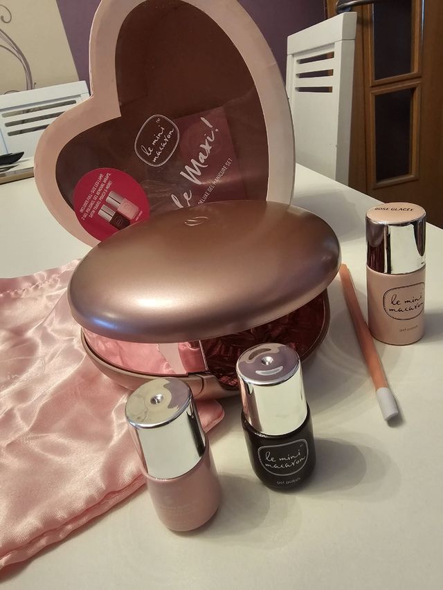 Le Mini Macaron Deluxe Gel Manicure Set
