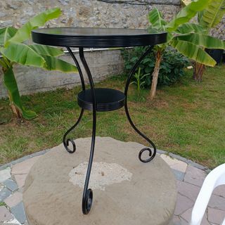 Mesa auxiliar metálica negra 