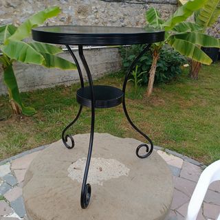 Mesa auxiliar metálica negra 