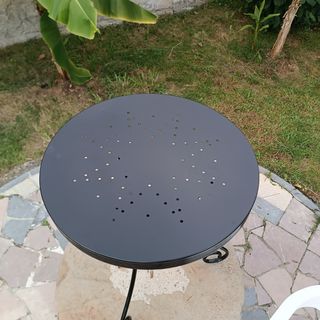 Mesa auxiliar metálica negra 