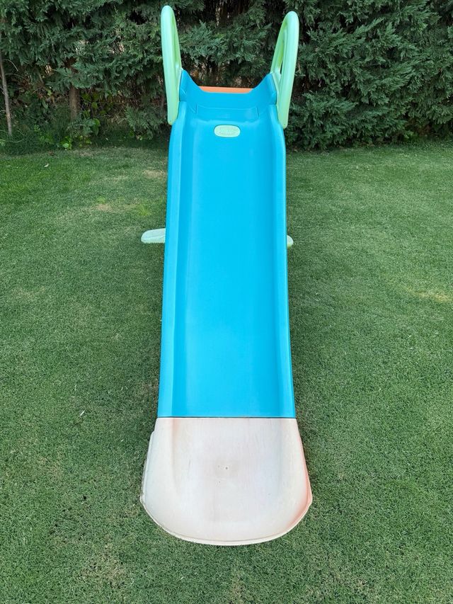 Tobogán Feber con conexión para agua