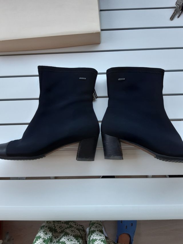 Botines Gore-Tex de marca Talla 35 çómodos.