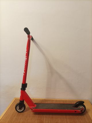 Patinete rojo