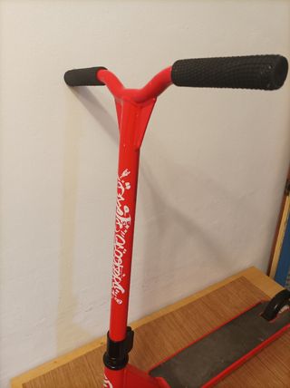 Patinete rojo