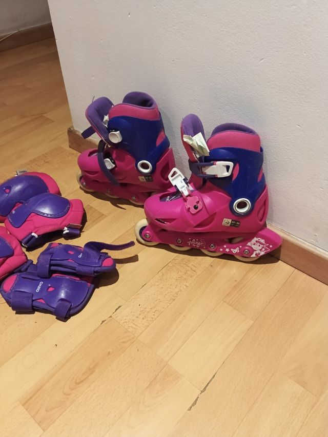 Patines en línea rosas y morados con protecciones
