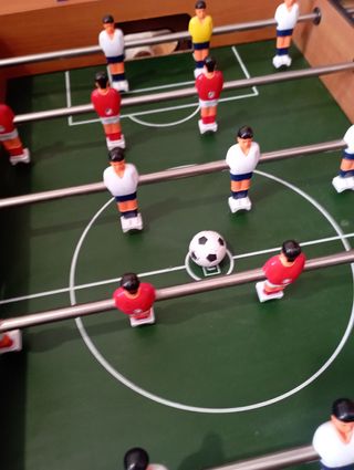 Futbolín compacto para casa