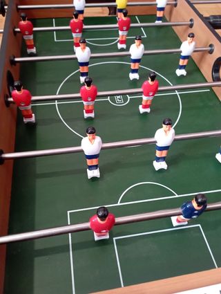 Futbolín compacto para casa
