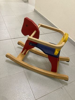 Caballito de madera para niños