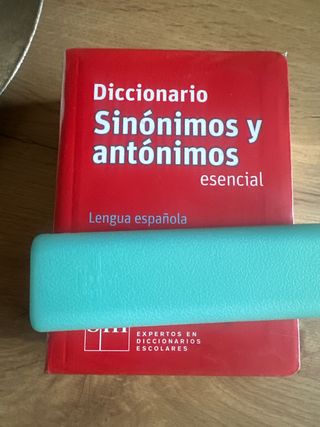 Diccionario Sinónimos y Antónimos Esencial. Len...