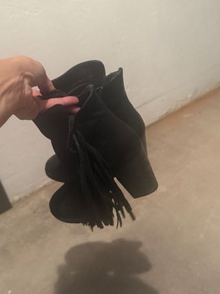 Stivali neri con frange in pelle