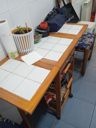 Mesa auxiliar de madera