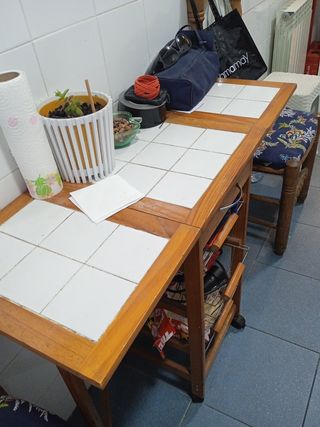 Mesa auxiliar de madera