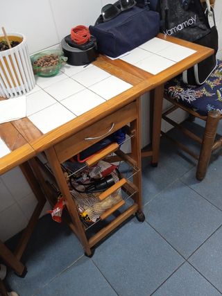 Mesa auxiliar de madera