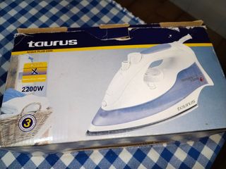 Plancha de vapor Taurus Acqua Plus 2200