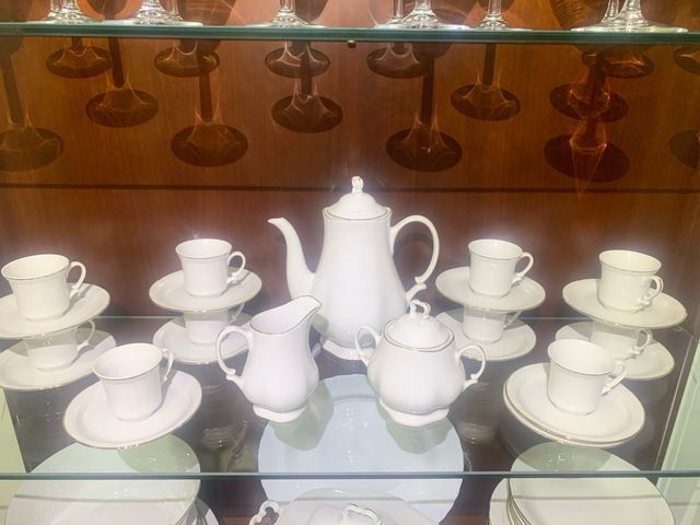 Juego de café porcelana blanco y oro,