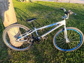 Bici BMX Junior Redline 20 pulgadas