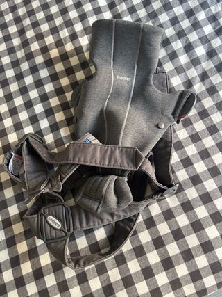 Mochila bebé BabyBjörn gris