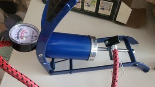 Inflador de pie para neumáticos