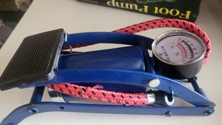 Inflador de pie para neumáticos