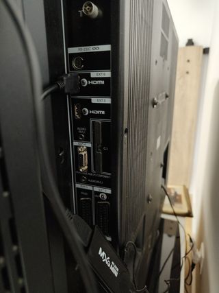 Televisión plano marca Sharp aquos full HD.