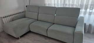 Sofá modular verde azulado con chaiselongue