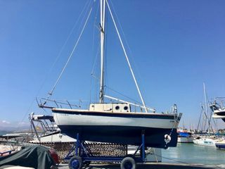 Velero único en el Mar Menor