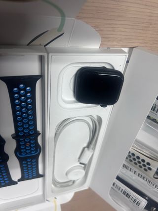 Apple Watch SE (Gen 2) 44mm Negro + Accesorios
