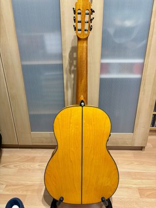 Guitarra Modesto Maya Amplificada YOTOKO