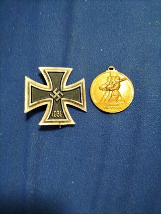 Cruz División Azul y Medalla