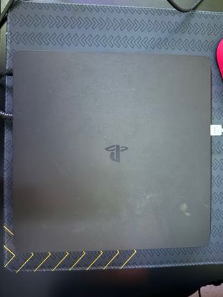 PS4 Slim 800GB de almacenamiento + mando 