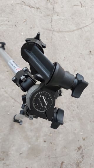 Trípode (art. 190) y rótula Manfrotto (model #056)