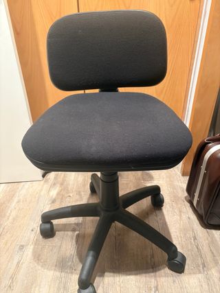 Silla de oficina con ruedas