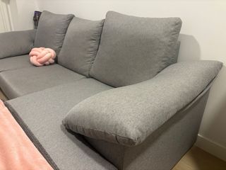 Sofá gris 3 plazas muy cómodo
