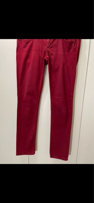 Pantalón vaquero rojo