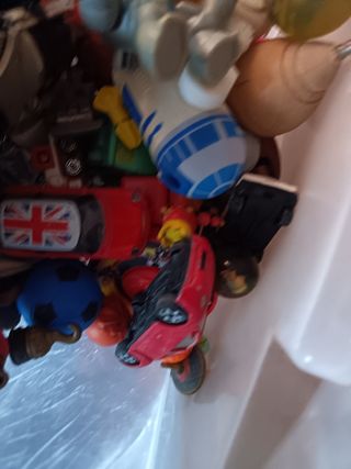 Lote variado de juguetes