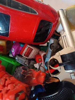 Lote variado de juguetes