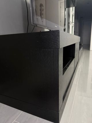 Mueble de salón negro y cristal