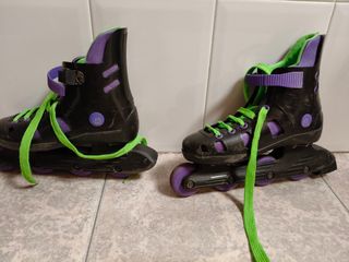 Patines en línea negros y morados