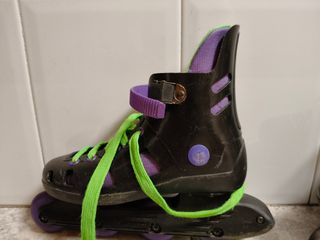 Patines en línea negros y morados