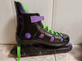 Patines en línea negros y morados