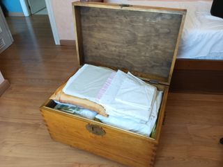 Baúl de madera con cerradura antigua