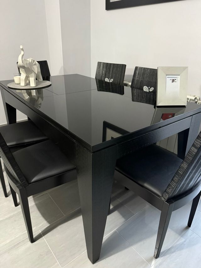 Mesa y 6 Sillas Comedor Negras