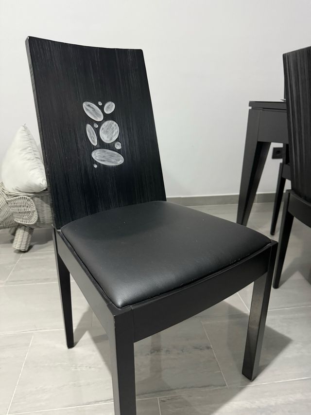 Mesa y 6 Sillas Comedor Negras