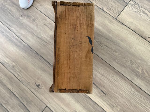 Cajón vintage de madera con cerradura