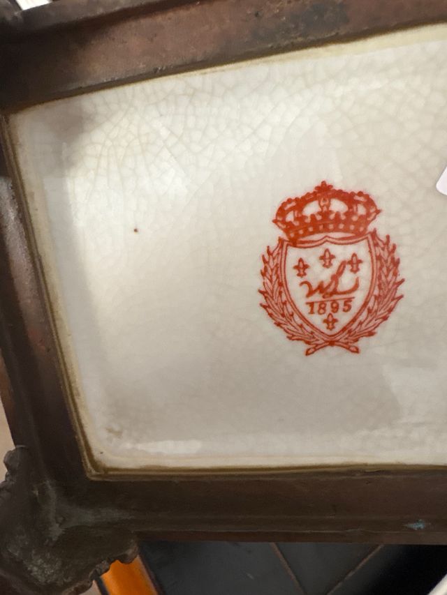 Caja de cerámica wong lee con flores y metal