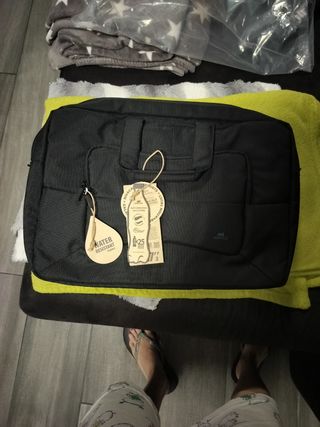 Bolsa portátil Rivacase hasta 17 pulgadas Negra
