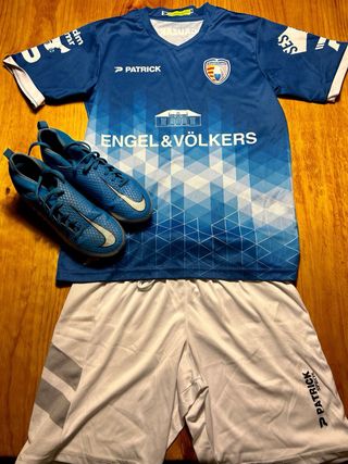 Equipación Fútbol 7 Niño Azul Patrick